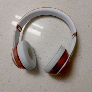 Beats Solo3 Wireless On-ear Headphones Rose Gold, used once.